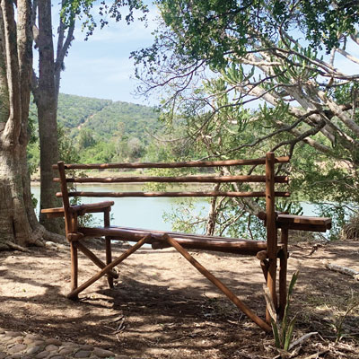 Privater Sitzplatz mit Blick auf den Fluss