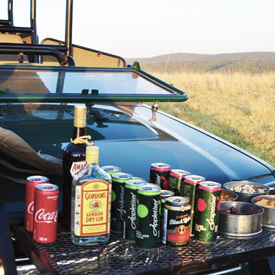 Zum Sundowner wird die Bar aufgebaut – immer