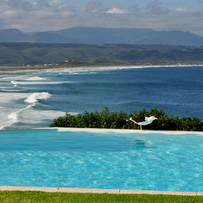 Hotel The Plettenberg / Terrasse mit Blick über Pool aufs Meer