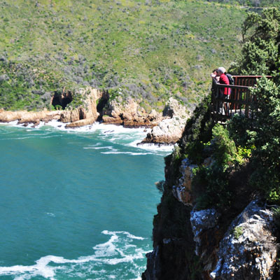 Knysna - Blick von einem Head auf den anderen, dazwischen die Ausfahrt aufs Meer