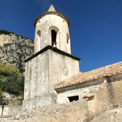 Von aussen erkennt man das Alter der Klostergebäude des Hotels Monastero Santa Rosa