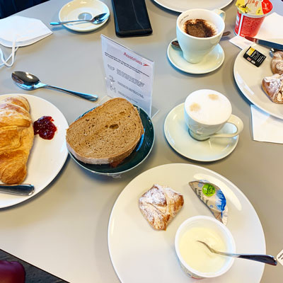 Austrian-Lounge am Flughafen VIE – kleine Essensauswahl