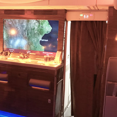 Emirates A380 Die Bar mit Bildschirm sqr