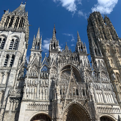 Rouen ist als Stadt der 1000 Kirchen bekannt sqr