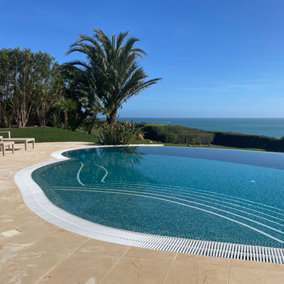 Der private Pool der Villa Trevo